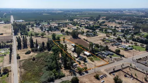 13889 E Ashlan Ave, Sanger, CA 93657