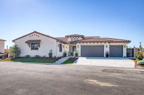 2313 E Putter Way, Fresno, CA 93730