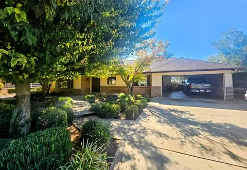 9711 Ellery Ave, Clovis, CA 93619