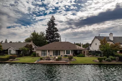 627 E Teal Cir, Fresno, CA 93730