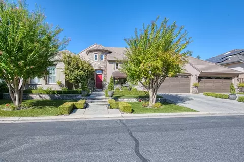 1376 E Carlyle Way, Fresno, CA 93730