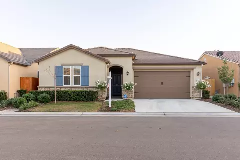 3010 Richert Ln, Clovis, CA 93619