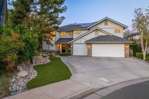 420 E Swallow Ct, Fresno, CA 93730