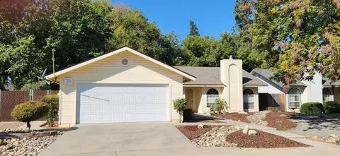 50 N Tammi Ct, Clovis, CA 93611