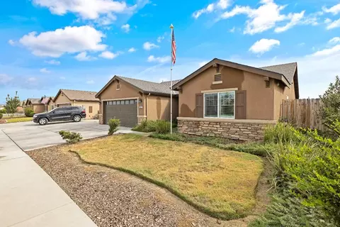 2307 Madeline Dr, Hanford, CA 93230