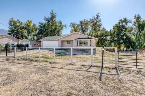 6153 Big Oak Rd, Sanger, CA 93657