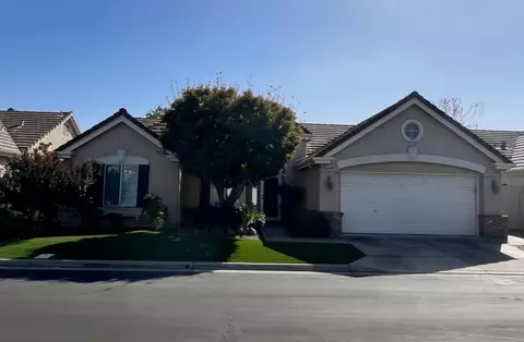 2118 W Rue St Michel, Fresno, CA 93711