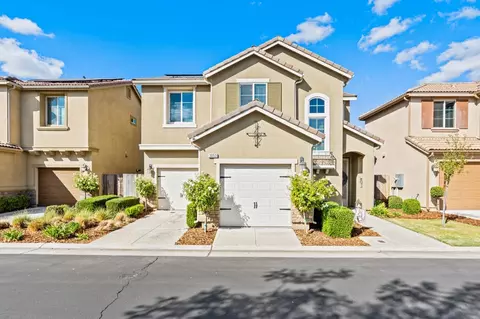 3053 Mount Rainier Ln, Clovis, CA 93619
