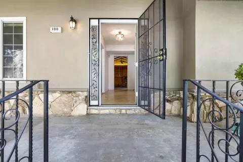 100 Hilton St, Madera, CA 93637