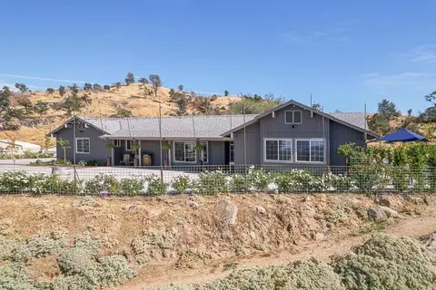 23887 Loper Valley Rd, Prather, CA 93651