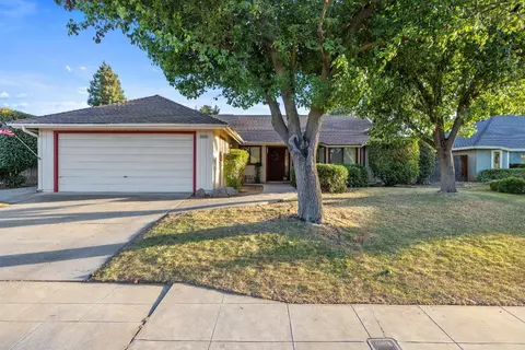 2574 Portals Ave, Clovis, CA 93611