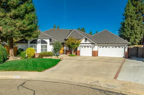 2510 E Hillcrest Ct, Visalia, CA 93292