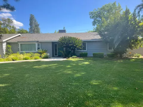1449 W Dovewood Ln, Fresno, CA 93711