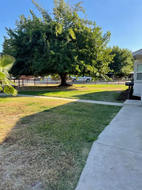 95 E Griffith Way, Fresno, CA 93704