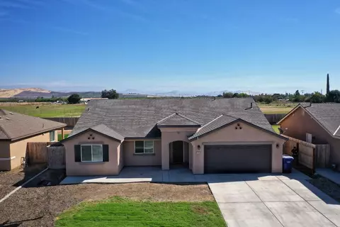 1909 Autumn Dr, Dinuba, CA 93618