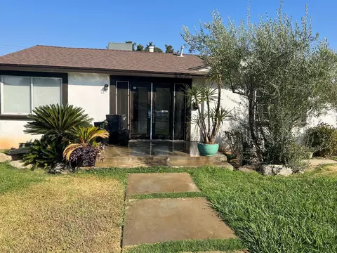 2118 6th St, Sanger, CA 93657