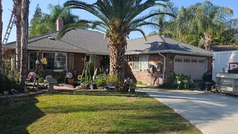 1621 N Maple St, Visalia, CA 93292