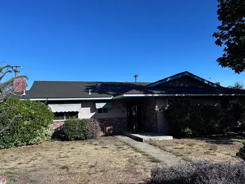 11 Cole Ave, Clovis, CA 93612
