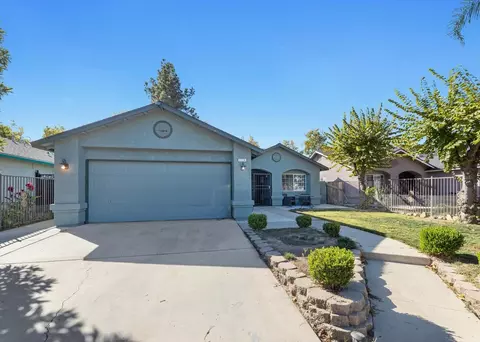 1126 Maya St, Parlier, CA 93648