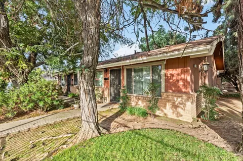676 Lyon Ave, Sanger, CA 93657