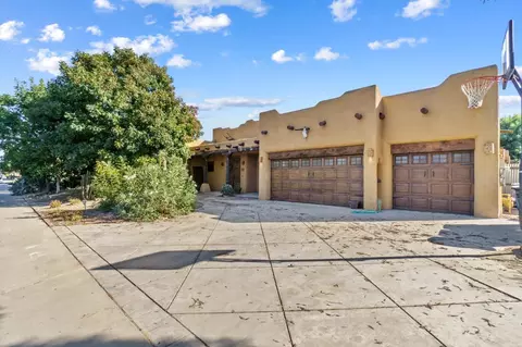 2327 Church Ave, Sanger, CA 93657