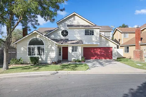 812 E Oakridge Ave, Visalia, CA 93292