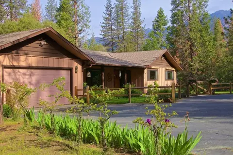 2363 Shoshone Rd, Mariposa, CA 95338