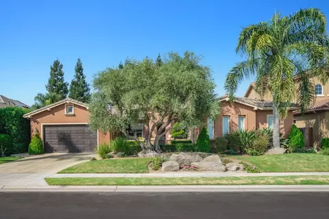 151 Omaha Ave, Clovis, CA 93619