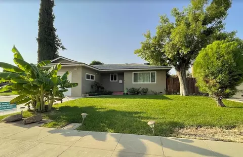 698 W Ashcroft Ave, Clovis, CA 93612