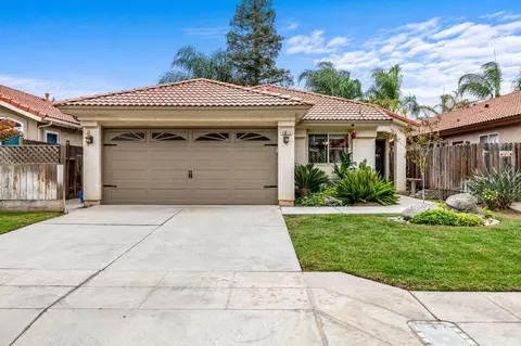5613 W Vartikian Ave, Fresno, CA 93722