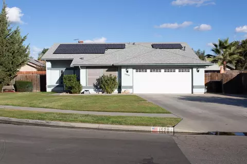 1570 Pine Dr, Lemoore, CA 93245