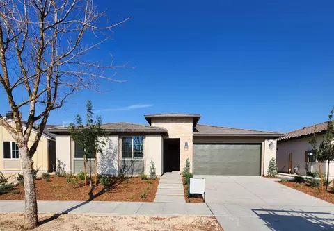 947 Gully Ln, Madera, CA 93636