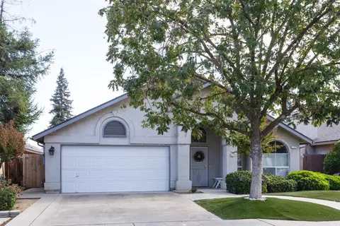 1137 N Carey Ave, Clovis, CA 93611