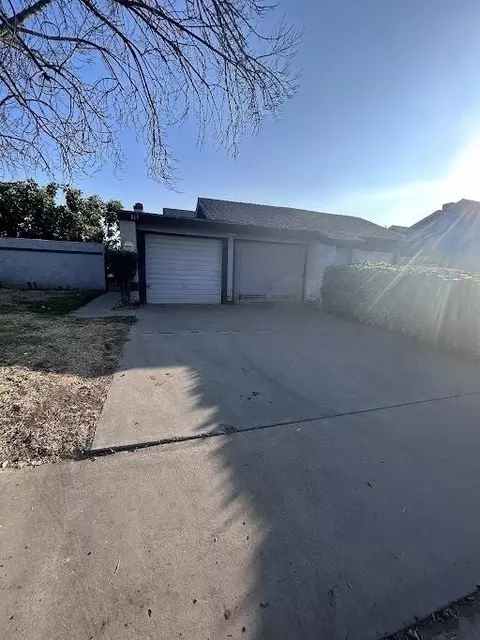 817 E Harold Ave, Visalia, CA 93292