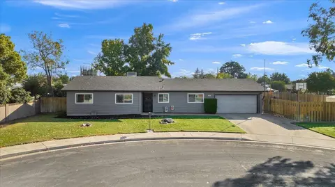 2821 Claremont Ave, Clovis, CA 93611