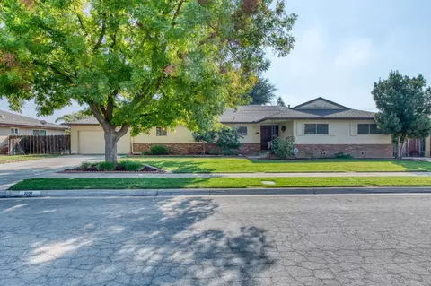 1121 E Menlo Ave, Fresno, CA 93710