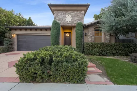 1253 E Via Roma Dr, Fresno, CA 93730