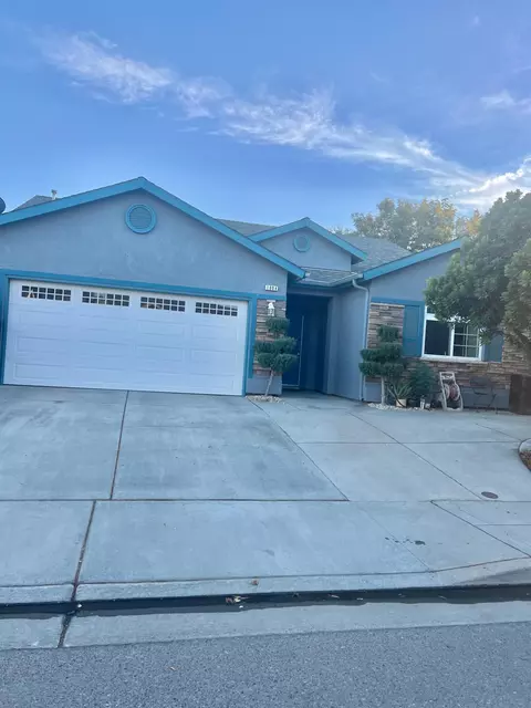 1004 Naval Ave, Madera, CA 93637