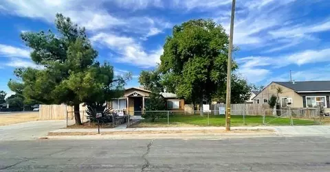 284 W Pinedale Ave, Pinedale, CA 93650