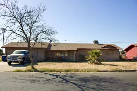9549 Garden Dr, Hanford, CA 93230