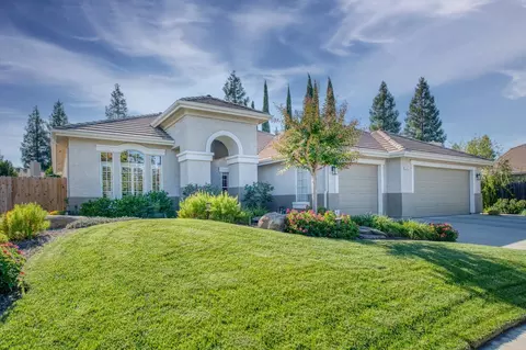 342 W Jordan Ave, Clovis, CA 93611