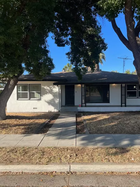 4965 E Tulare Ave, Fresno, CA 93727