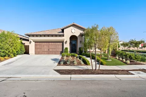 1707 N Megan Ave, Clovis, CA 93619