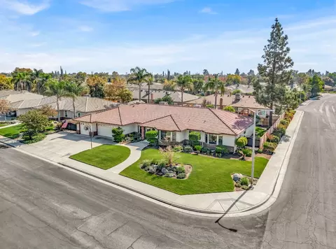 203 Cinnamon Ct, Hanford, CA 93230