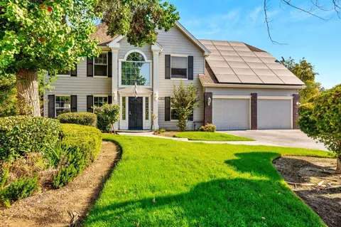 2915 Mckelvy Ave, Clovis, CA 93611