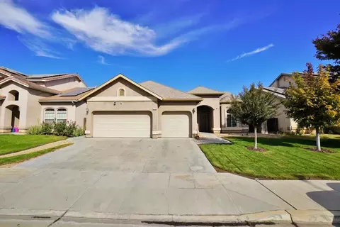 5276 W Donner Ave, Fresno, CA 93722