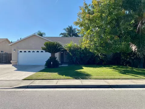 594 W Lake St, Kingsburg, CA 93631