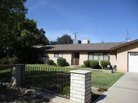 61 E Swift Ave, Fresno, CA 93704