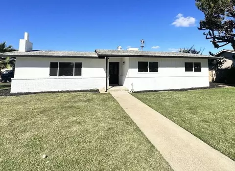 2126 Vine St, Sanger, CA 93657 photo 1