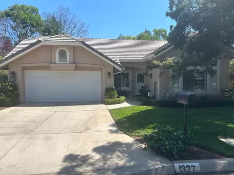 1327 E La France Dr, Fresno, CA 93720